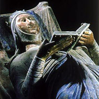 effigy of Eleanor of Aquitine on her tomb - she is shown reading the Bible