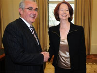 Andrew Wilkie shakes hands with Julia Gillard